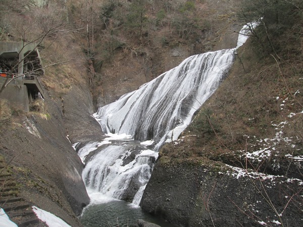 Hukurodano Taki Frozen waterfall
